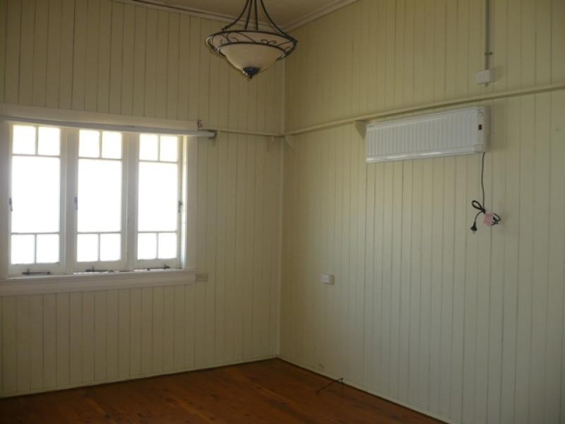 33 Marian Street, Miles QLD 4415