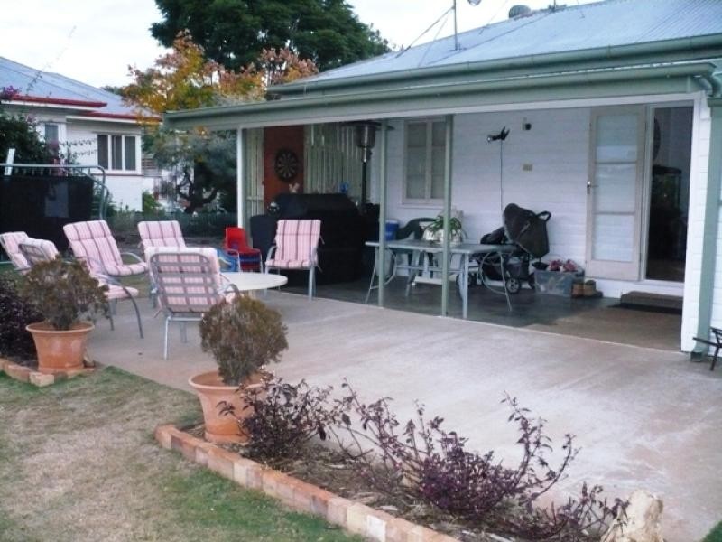 17 Evans Street, Chinchilla QLD 4413