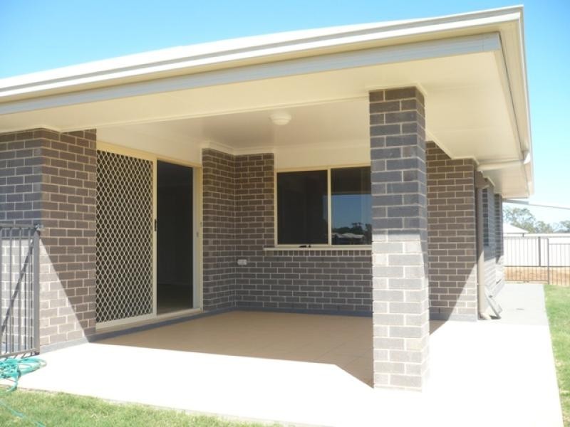 1 IRWIN STREET, Chinchilla QLD 4413