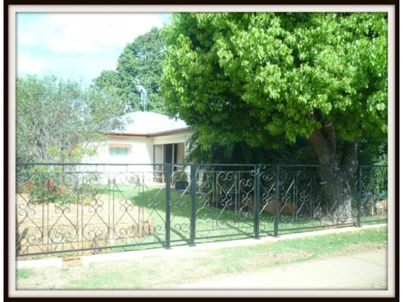 13 Windmill Road, Chinchilla QLD 4413