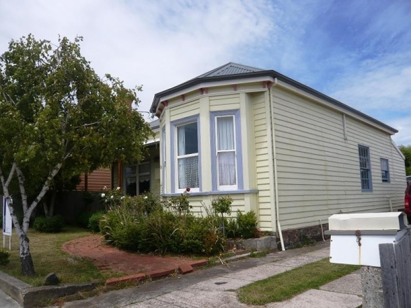 9 Henry Street, Devonport TAS 7310