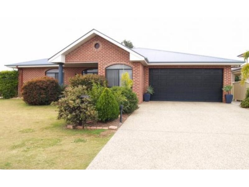 25 North Meadow Drive, Grafton NSW 2460