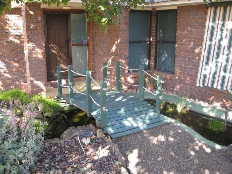 8 FARRELL DRIVE, Walloon QLD 4306