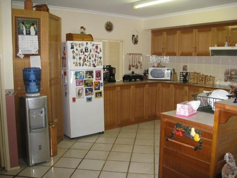 8 FARRELL DRIVE, Walloon QLD 4306