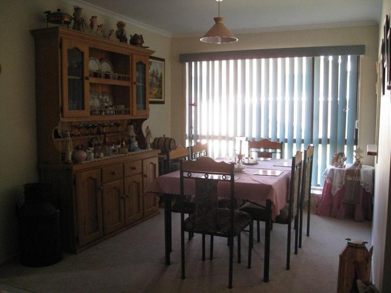 8 FARRELL DRIVE, Walloon QLD 4306