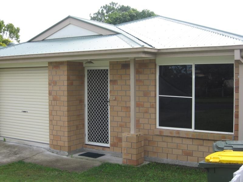 27 Rookwood Av, Coopers Plains QLD 4108