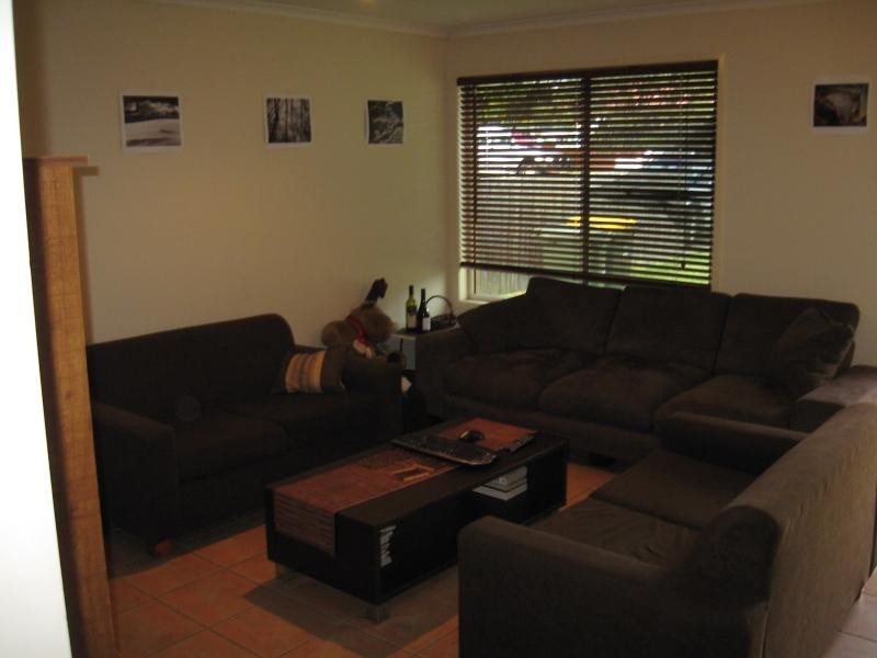 27 Rookwood Av, Coopers Plains QLD 4108