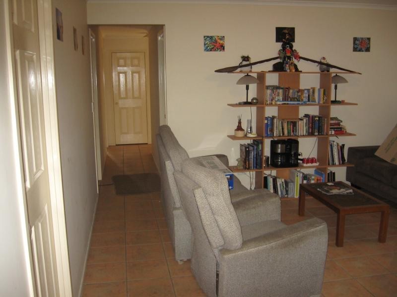 27 Rookwood Av, Coopers Plains QLD 4108