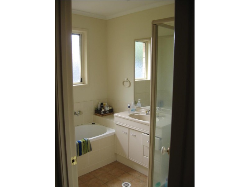 27 Rookwood Av, Coopers Plains QLD 4108