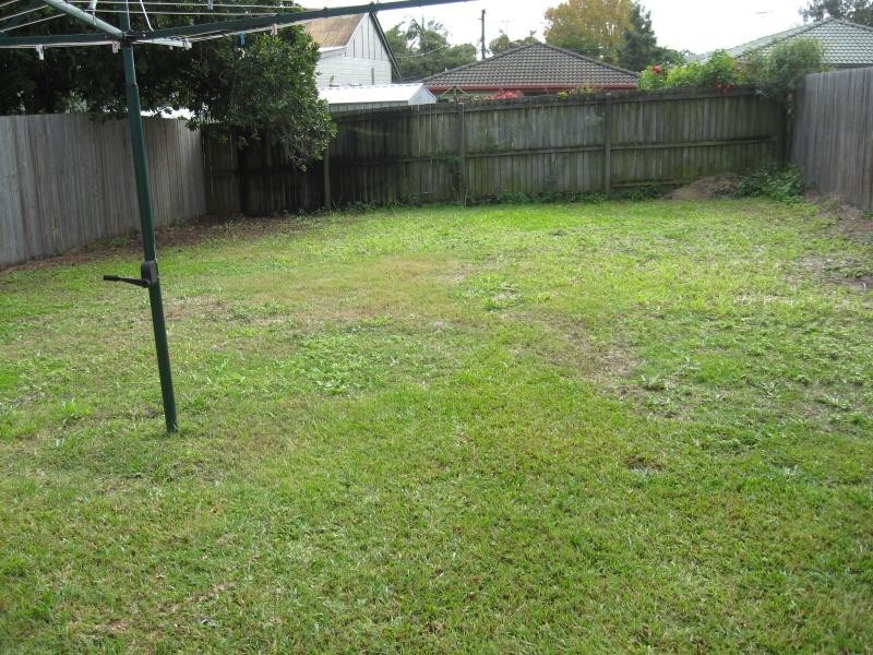 27 Rookwood Av, Coopers Plains QLD 4108