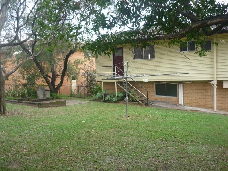 15 Peterglen Street, Wishart QLD 4122