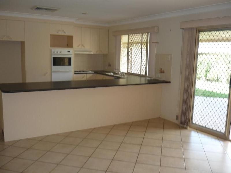 12 Chestnut Place, Calamvale QLD 4116