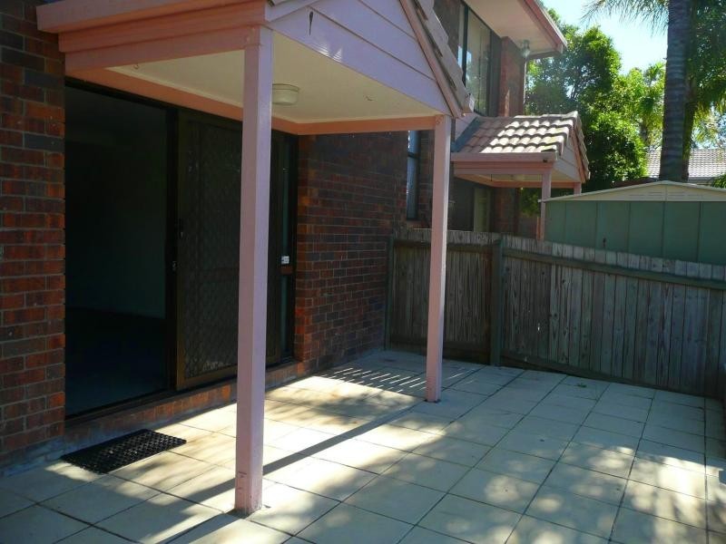 2/10 Damalis Street, Woodridge QLD 4114