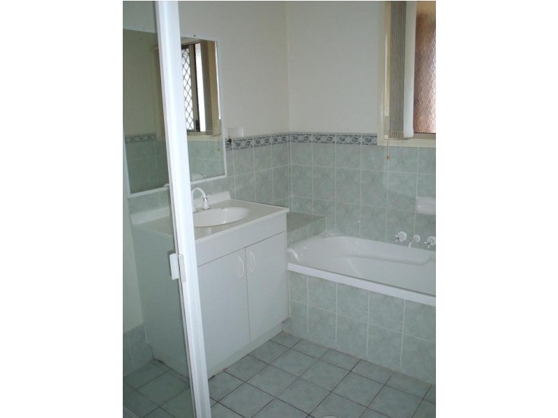 4 JASMINA PARADE, Waterford QLD 4133