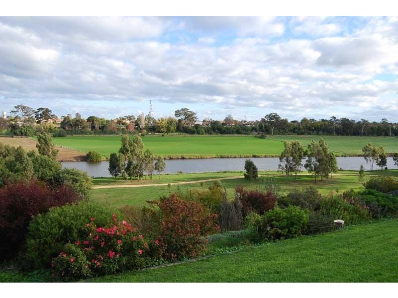19 Charlton Place, Bairnsdale VIC 3875