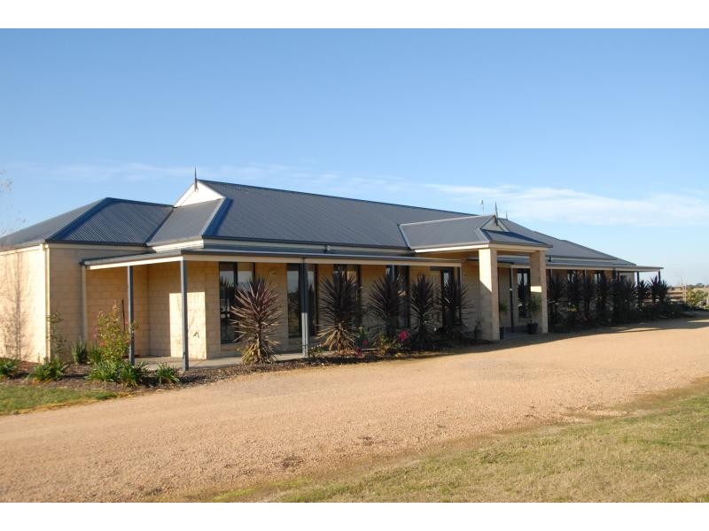 185 BENGWORDEN ROAD, Bairnsdale VIC 3875