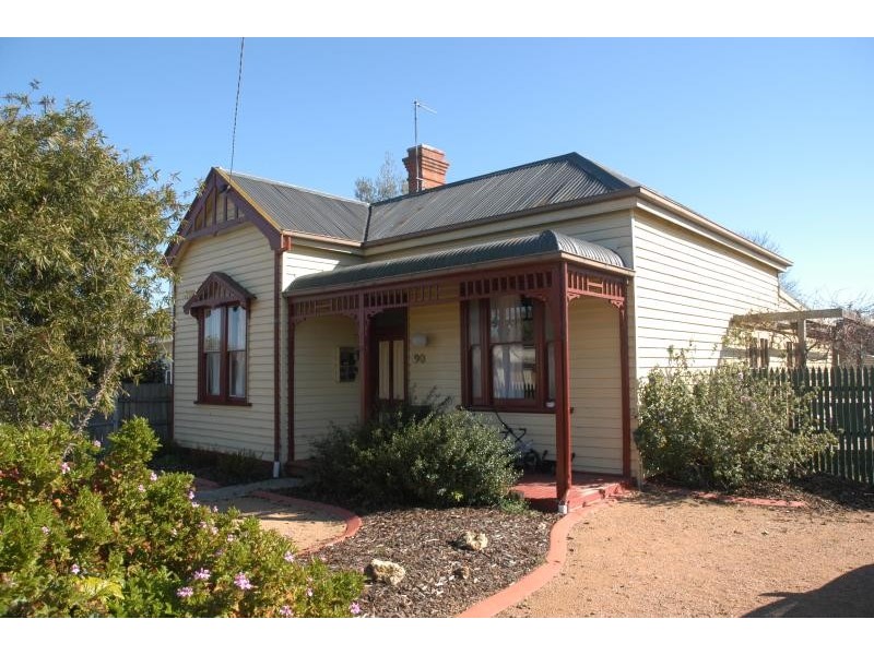 90 Pearson Street, Bairnsdale VIC 3875