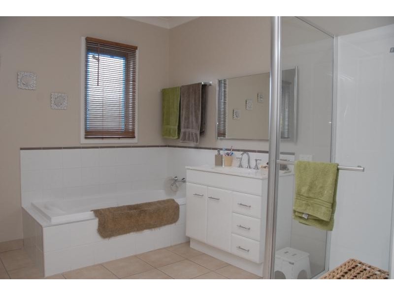 42 McEacharn Street, Bairnsdale VIC 3875