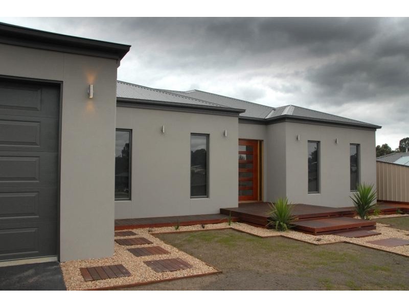 11 Ballantine Street, Bairnsdale VIC 3875