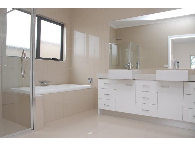 11 Ballantine Street, Bairnsdale VIC 3875