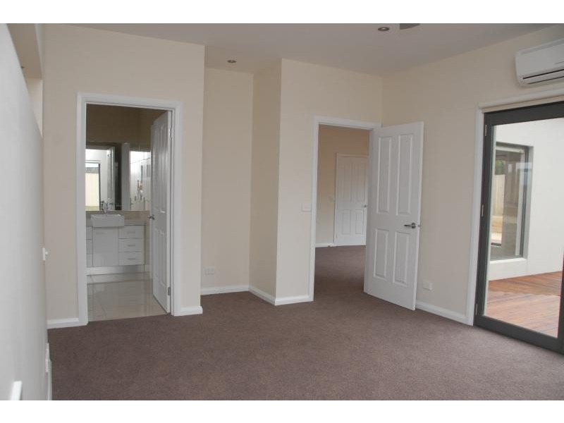 11 Ballantine Street, Bairnsdale VIC 3875