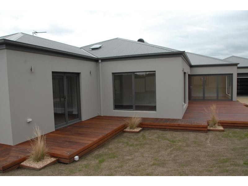 11 Ballantine Street, Bairnsdale VIC 3875