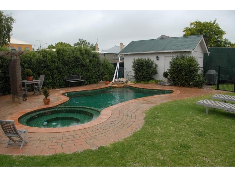 6 Francis Street, Bairnsdale VIC 3875