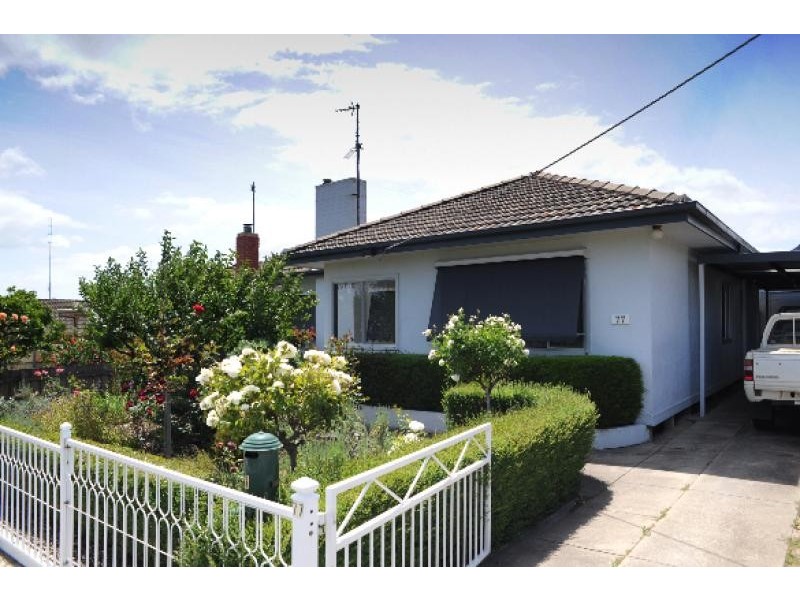 77 Bredt Street, Bairnsdale VIC 3875