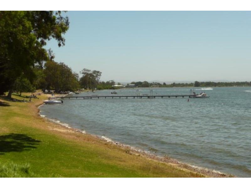11 Bay Road, Eagle Point VIC 3878