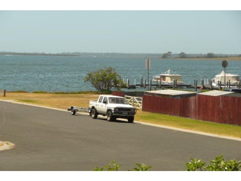 11 Bay Road, Eagle Point VIC 3878