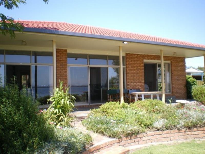 219 Bay Rd, Eagle Point VIC 3878