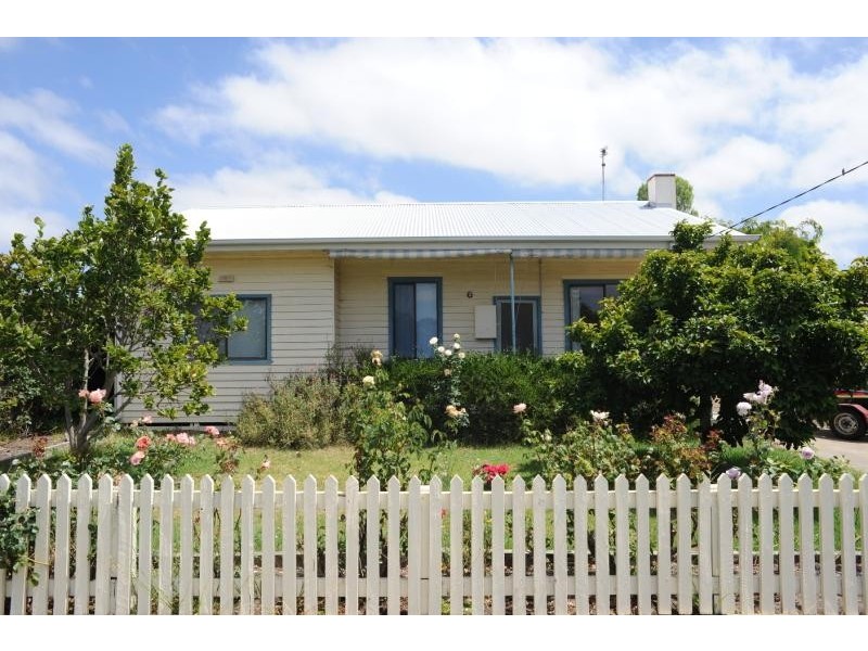 8 McKean Street, Bairnsdale VIC 3875