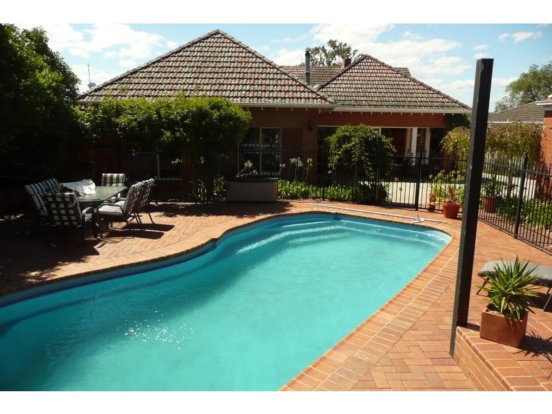 17 Bent Street, Bairnsdale VIC 3875