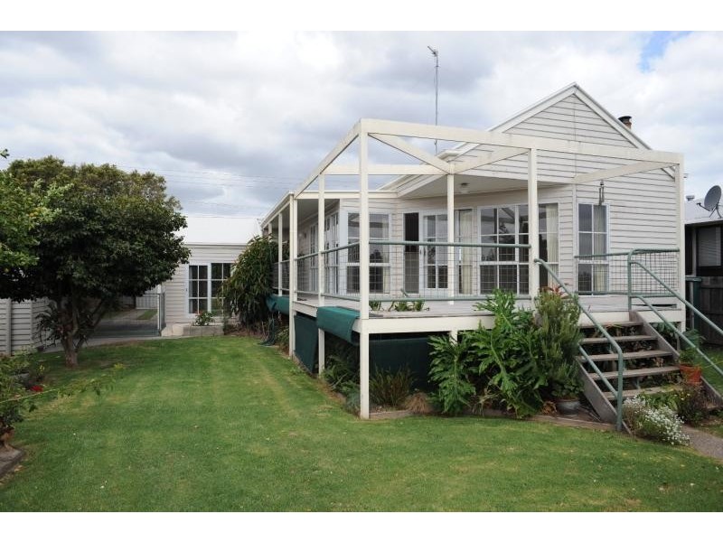 44 Robb Street, Bairnsdale VIC 3875