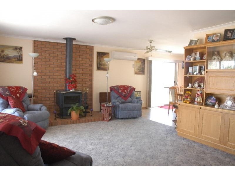 17 White Court, Eagle Point VIC 3878