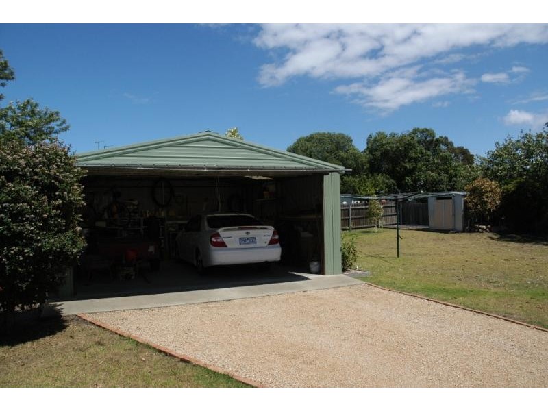 17 White Court, Eagle Point VIC 3878