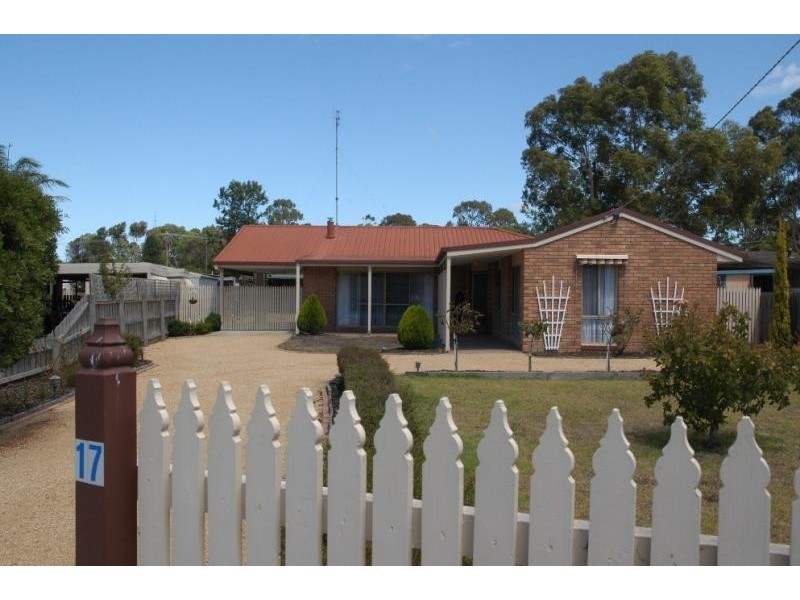 17 White Court, Eagle Point VIC 3878