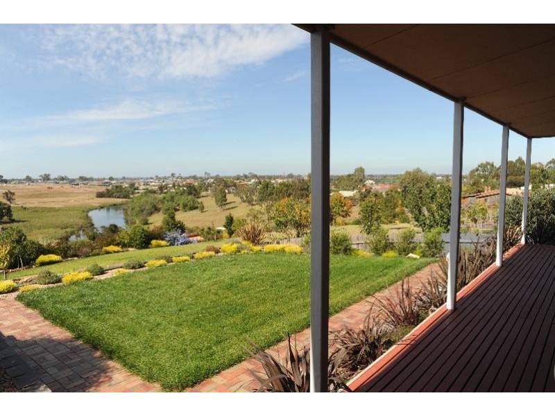8 Marrah Drive Wy Yung, Bairnsdale VIC 3875