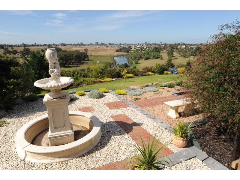 8 Marrah Drive Wy Yung, Bairnsdale VIC 3875