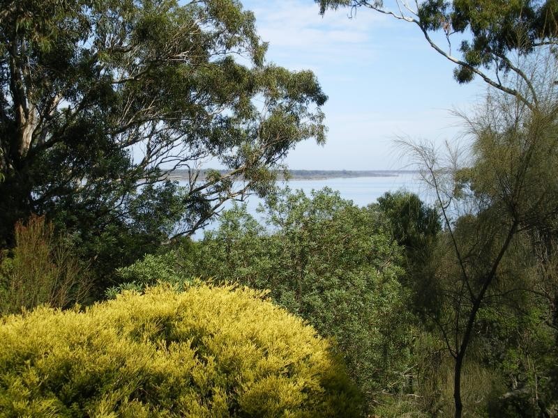 28 Beach Rd.,, Metung VIC 3904