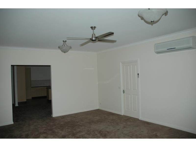 57 A Balmoral Crs, Bairnsdale VIC 3875