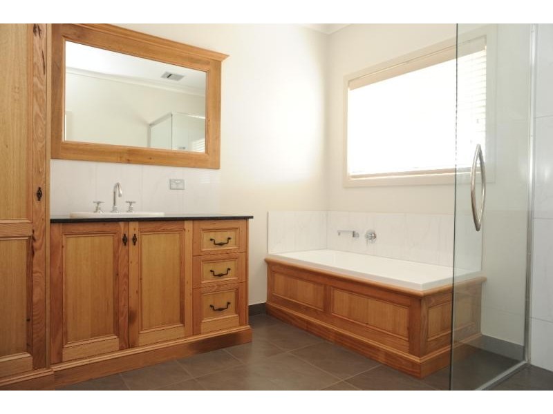 22 Kooralbyn Court, Bairnsdale VIC 3875