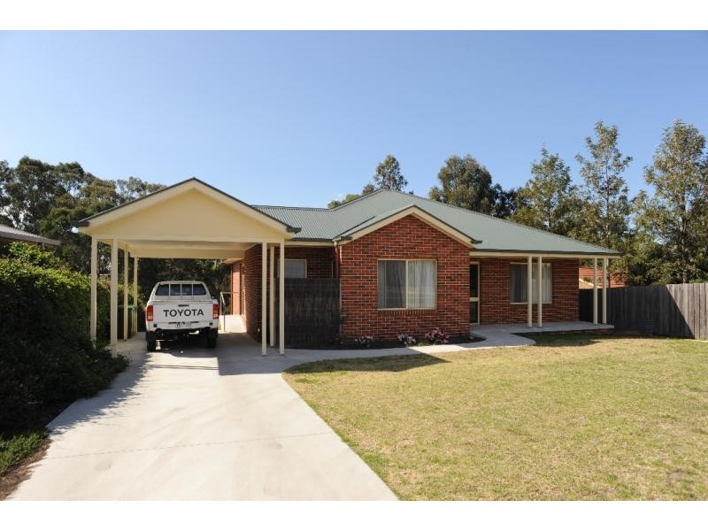 75 Harnham Drive, Bairnsdale VIC 3875