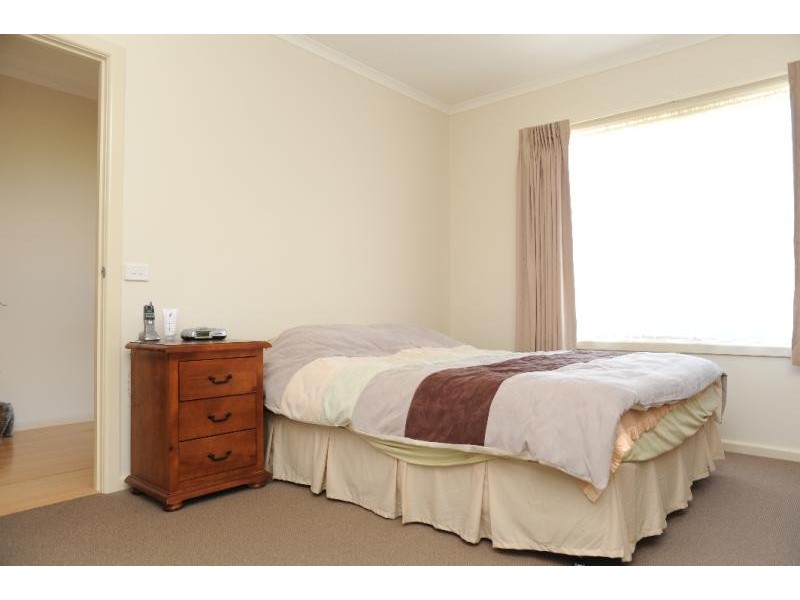 75 Harnham Drive, Bairnsdale VIC 3875