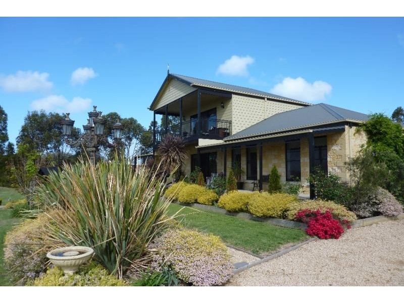 1 Simpsons Drive, Newlands Arm VIC 3875