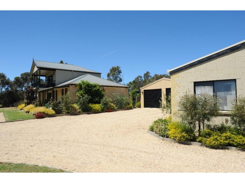 1 Simpsons Drive, Newlands Arm VIC 3875