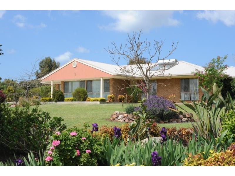 8 Mallard Close, Newlands Arm VIC 3875