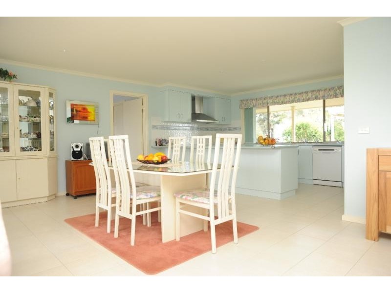 8 Mallard Close, Newlands Arm VIC 3875