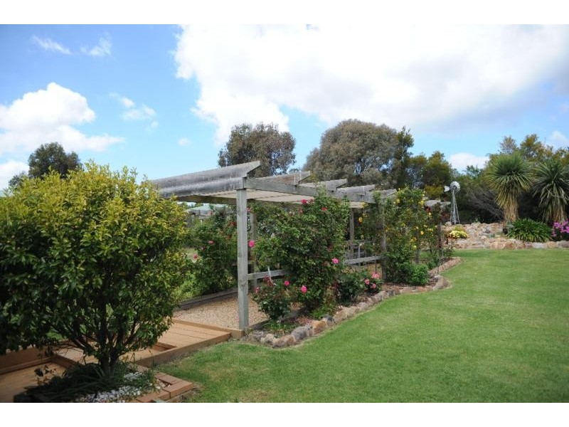 8 Mallard Close, Newlands Arm VIC 3875