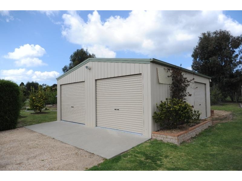 8 Mallard Close, Newlands Arm VIC 3875